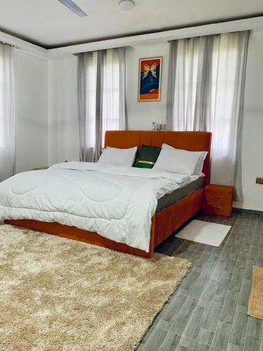 Ένα ή περισσότερα κρεβάτια σε δωμάτιο στο Two bedroom tema/central