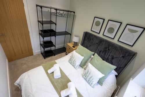 Postel nebo postele na pokoji v ubytování Modern 2 bed Apt Coleshill,NEC,BHX,Genting Arena