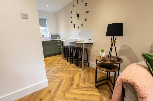 Kuchyň nebo kuchyňský kout v ubytování Modern 2 bed Apt Coleshill,NEC,BHX,Genting Arena