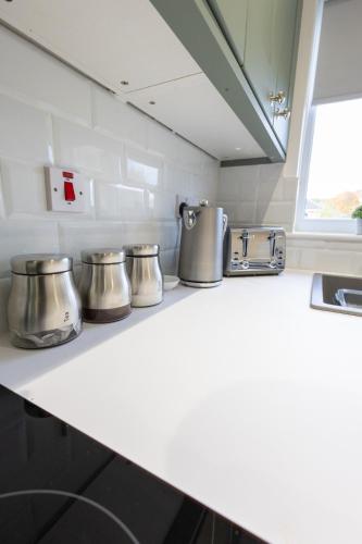 Kuchyň nebo kuchyňský kout v ubytování Modern 2 bed Apt Coleshill,NEC,BHX,Genting Arena