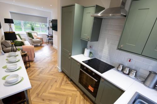 Kuchyň nebo kuchyňský kout v ubytování Modern 2 bed Apt Coleshill,NEC,BHX,Genting Arena