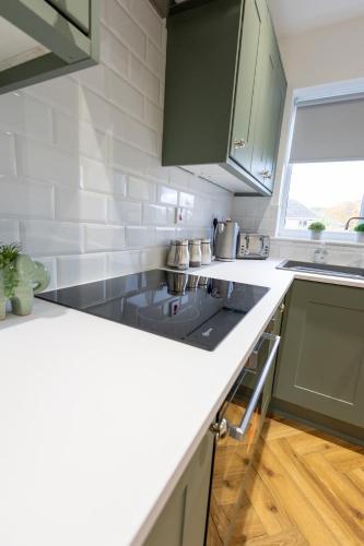Kuchyň nebo kuchyňský kout v ubytování Modern 2 bed Apt Coleshill,NEC,BHX,Genting Arena