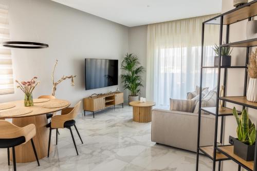 TV a/nebo společenská místnost v ubytování Anesis Deluxe Apartment 2