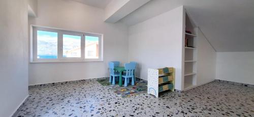 Η βιβλιοθήκη της βίλας