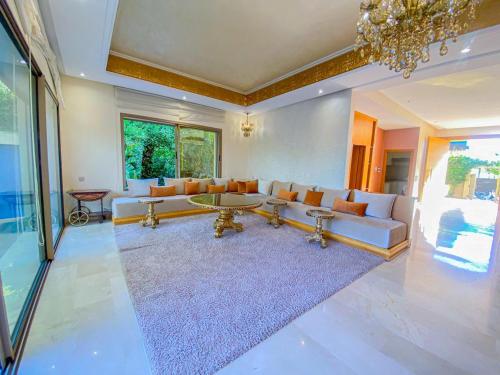 a large living room with couches and a table at Villa de luxe à louer Marrakech in Ourika