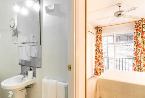 Gallery image of Hostal Altamar in Almuñécar