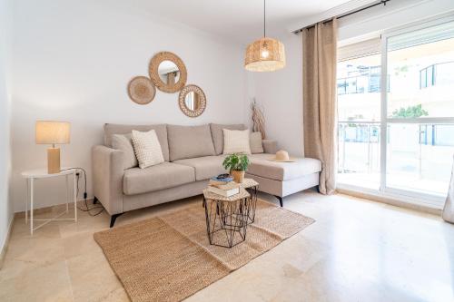 2-Bedroom Beachside Apartment with Private Parking, Estepona Centre