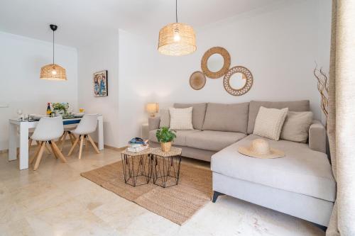 2-Bedroom Beachside Apartment with Private Parking, Estepona Centre