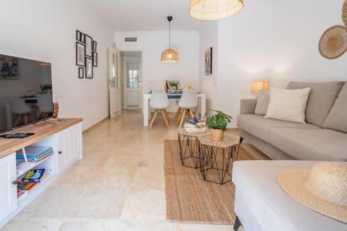 2-Bedroom Beachside Apartment with Private Parking, Estepona Centre