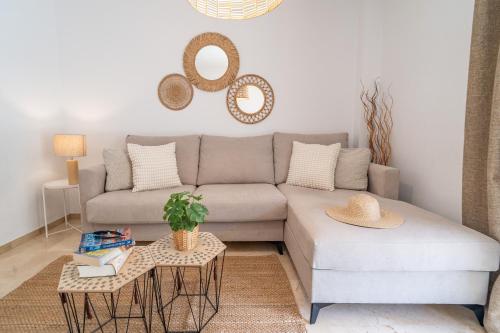 2-Bedroom Beachside Apartment with Private Parking, Estepona Centre