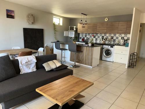 Η κουζίνα ή μικρή κουζίνα στο Superbe appartement quartier Timone