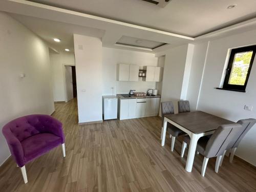 Kuchyň nebo kuchyňský kout v ubytování ProMax Apartmani