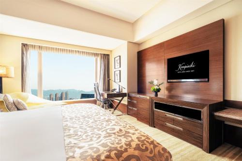 Postel nebo postele na pokoji v ubytování Kempinski Hotel Chongqing - Complimentary 500ml Home-Brewed beer voucher upon check-in