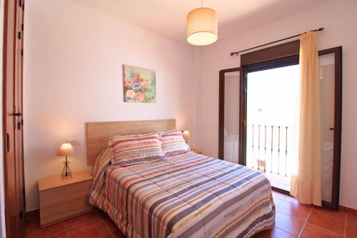 En eller flere senge i et værelse på Entre Gruta y Teatro I by SIERRA VIVA