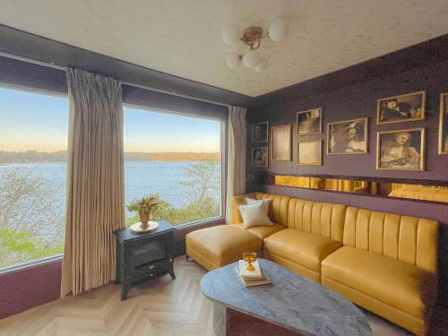 Χώρος καθιστικού στο The Florentine Waterfront Hotel