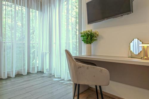 Dioro Luxury Residence Budapest- Steps from the Danube ,free parkingにあるテレビまたはエンターテインメントセンター
