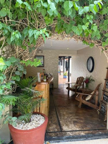 a living room with a large ivy covered wall at Casa Marbella in Santa Teresa Beach