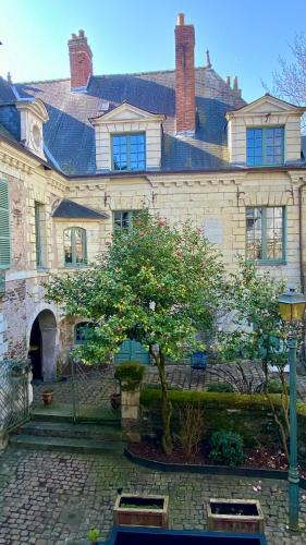 Photo de la galerie de l'établissement STUDIO - Hôtel particulier DU XVII - centre ville Angers, à Angers