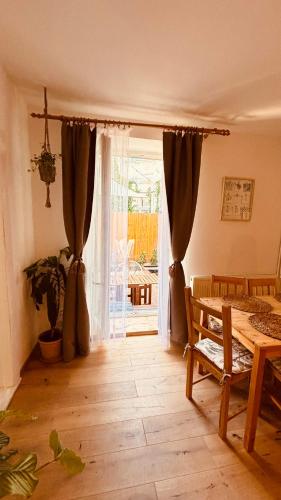 Χώρος καθιστικού στο Tanny Boho Housy na pešej zóne s 2 parkovacími miestami