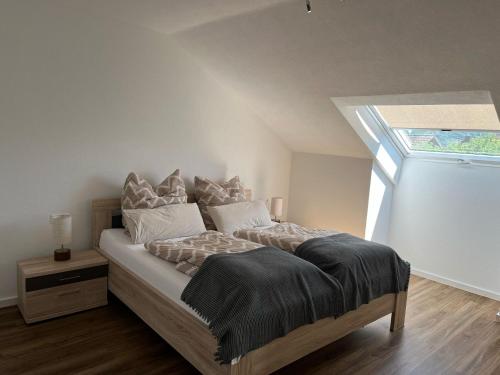 a bedroom with a bed with a window at Mevan Ferienwohnung in Gaienhofen