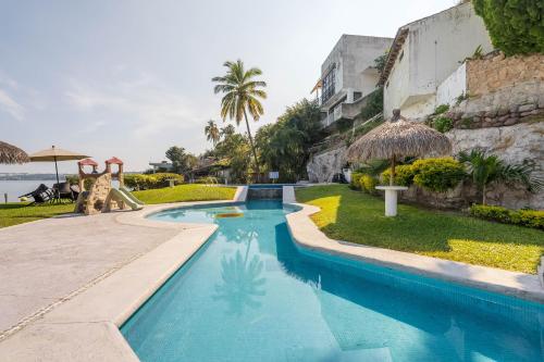 Πισίνα στο ή κοντά στο Comoda Habitacion en Hotel con Vista al Lago, Tequesquitengo