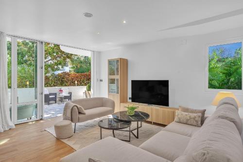 Marbella Real - Stylish 2 Bedroom Apartment by Finest Rentals
