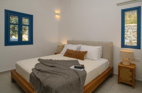 Una cama o camas en una habitación de Amorgiani Gi