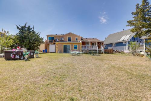 Zahrada ubytování Deck and Dock Home in Little Egg Harbor Township