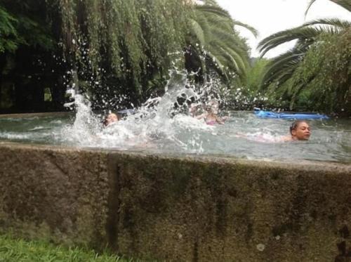a group of people swimming in a fountain at Quinta Do Bento Novo - Casa de Campo - Turismo Rural in Viana do Castelo
