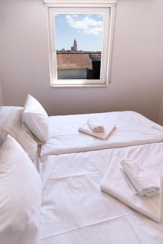 1BDR Apartment with Balcony at Prime Location