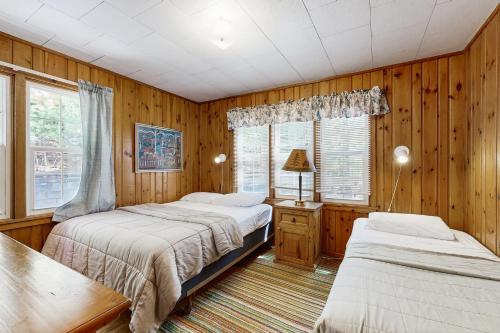 Ένα ή περισσότερα κρεβάτια σε δωμάτιο στο Roost Manor