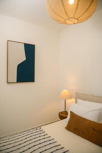 Una cama o camas en una habitación de Amorgiani Gi