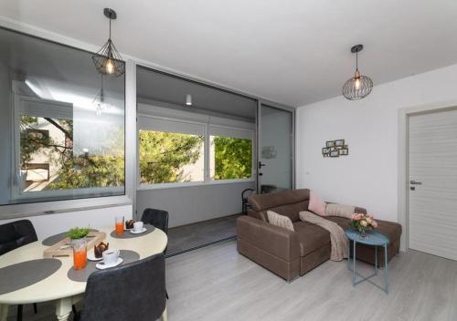 Leora Deluxe Apartment