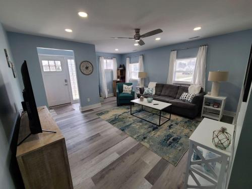 Χώρος καθιστικού στο Charlies by the Bay Unit 1