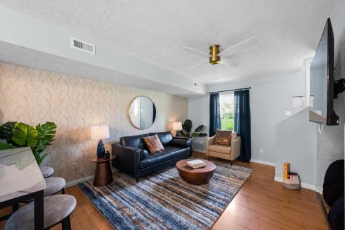 Posezení v ubytování 2 BR 1 & half Bath Retreat, Sleeps 7, only 3 Miles to Ark!