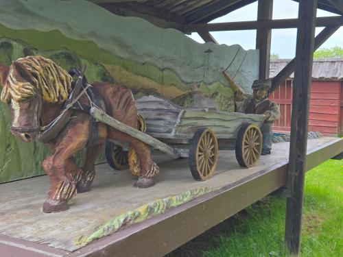 a statue of a horse pulling a cart at Norrqvarn Hotel & Resort by Vänerport in Lyrestad