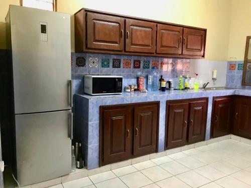 Η κουζίνα ή μικρή κουζίνα στο Villa avec piscine privée, personnel, cuisinier, plage, jardin