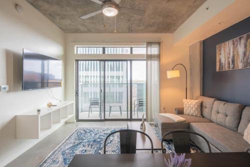 a living room with a couch and a table at Lovely 1BD - Central Downtown - Gym, Pool, Parking in Phoenix