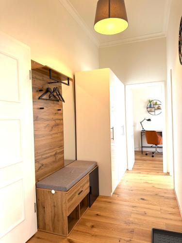 a hallway with a bench in a room at Dein City Apartment - 2 Zi -Schick - Private Parking in Chemnitz
