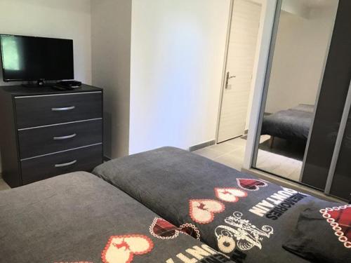 Photo de la galerie de l'établissement Résidence Regain - Boost Your Immo Vars Bas de Chalet grand luxe avec Jacuzzi MAE-9591, à Vars