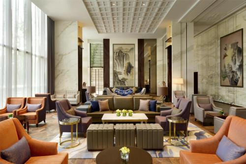 a hotel lobby with couches and chairs at Kempinski Hotel Fuzhou in Fuzhou