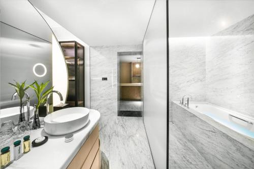 Kempinski Hotel Chengdu-City Centerにあるバスルーム