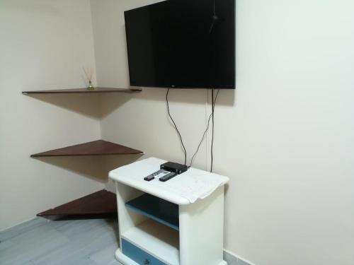 TV a/nebo společenská místnost v ubytování Sai hostels