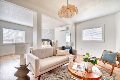 Χώρος καθιστικού στο Stay Portland - Spacious Studio in Brooklyn