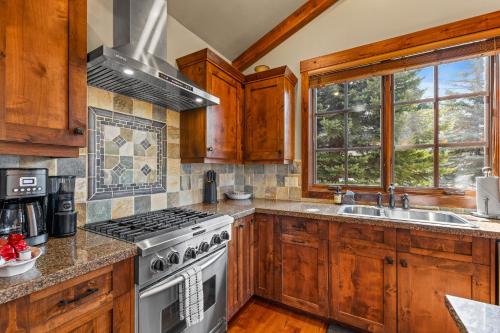 a kitchen with a stove and a sink at Lady Luck by the Beach - Downtown Greystone unit with air conditioning in McCall