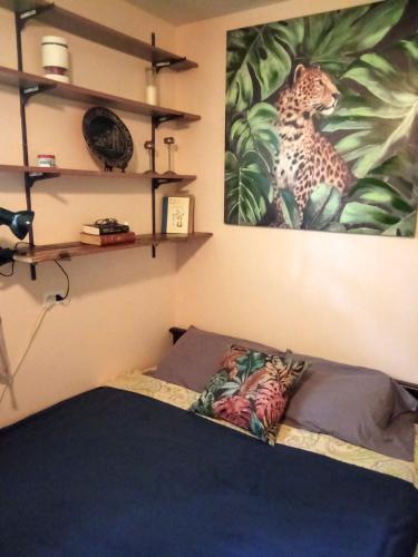 Postel nebo postele na pokoji v ubytování Cozy Tiny Home in Cerro Azul, Panama