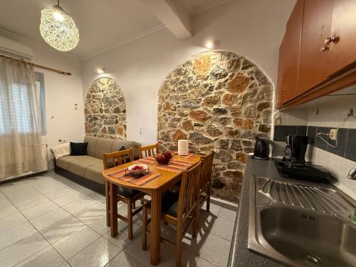 Charming Stone-Wall Apartment Near Mytilene Center