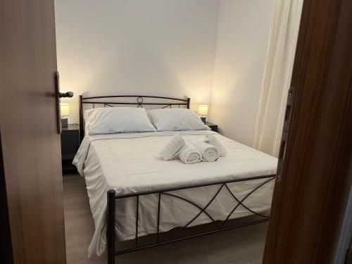 Charming Stone-Wall Apartment Near Mytilene Center