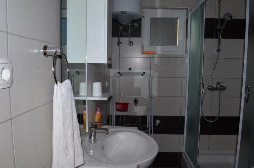 Koupelna v ubytování Apartmani Jasminka