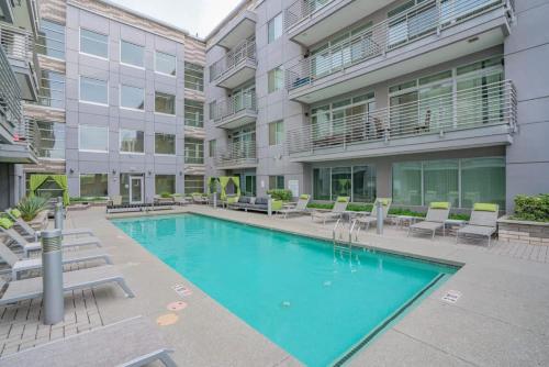 a swimming pool in front of a building at Modern 2BD DT - Balcony, Gym, W-D, Parking - Sleeps 8 in Phoenix